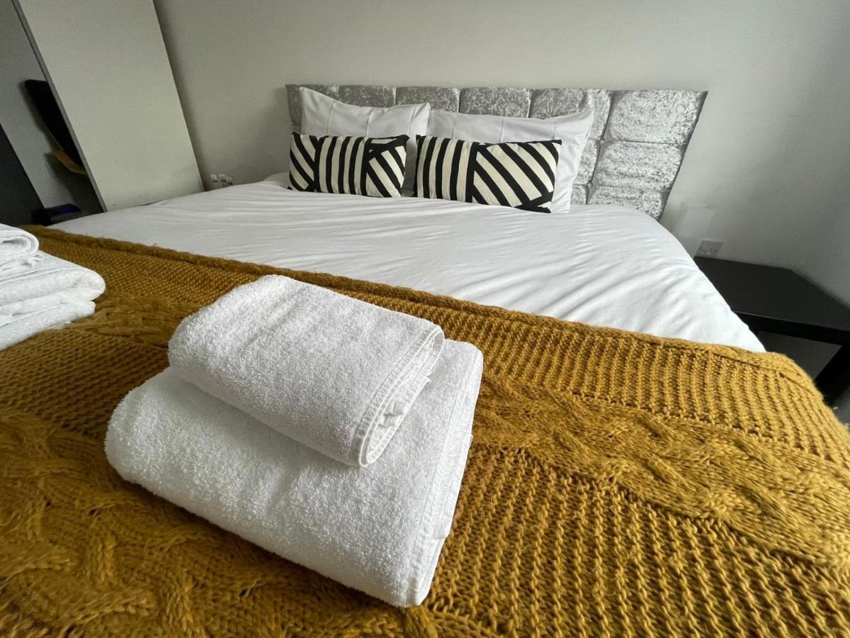 Modern Room With Huge Bed - Walk To City Centre! Manchester Zewnętrze zdjęcie