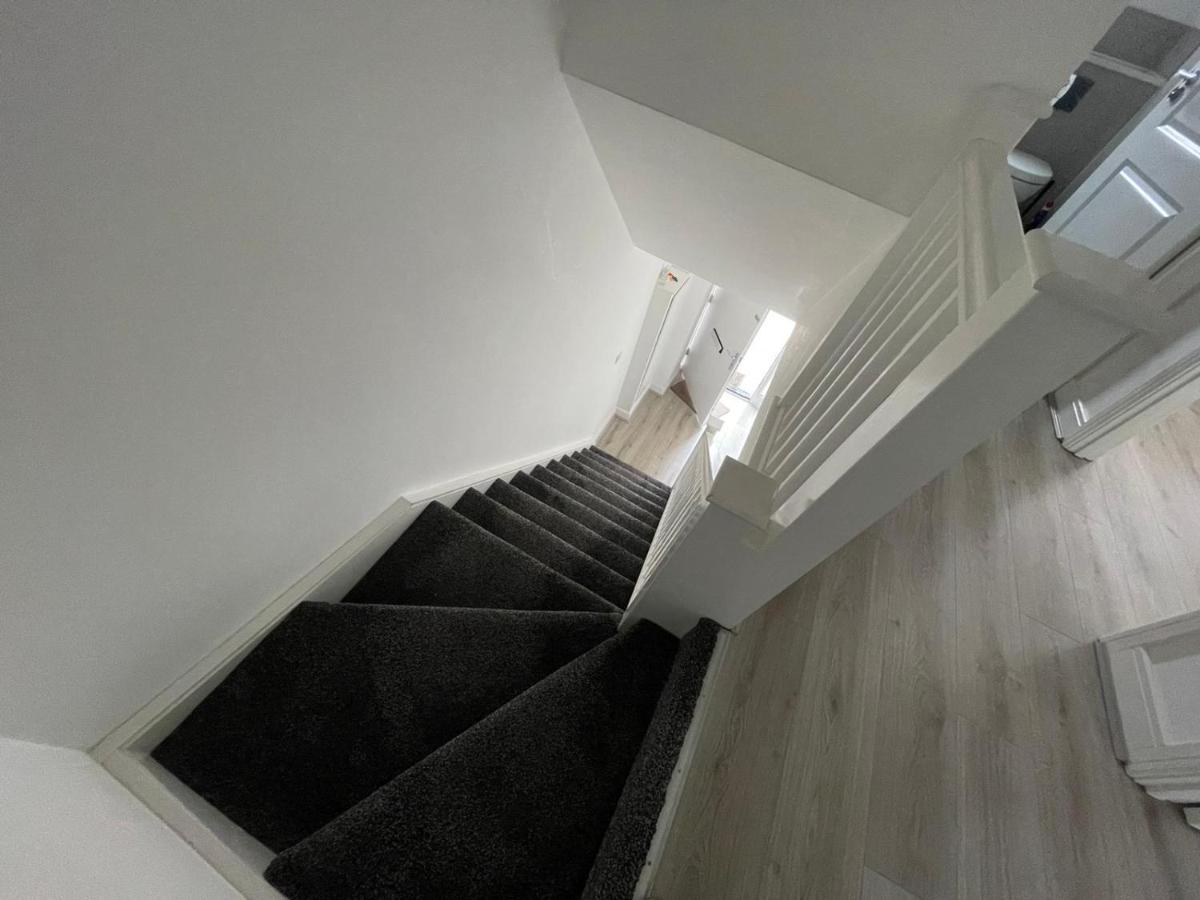 Modern Room With Huge Bed - Walk To City Centre! Manchester Zewnętrze zdjęcie
